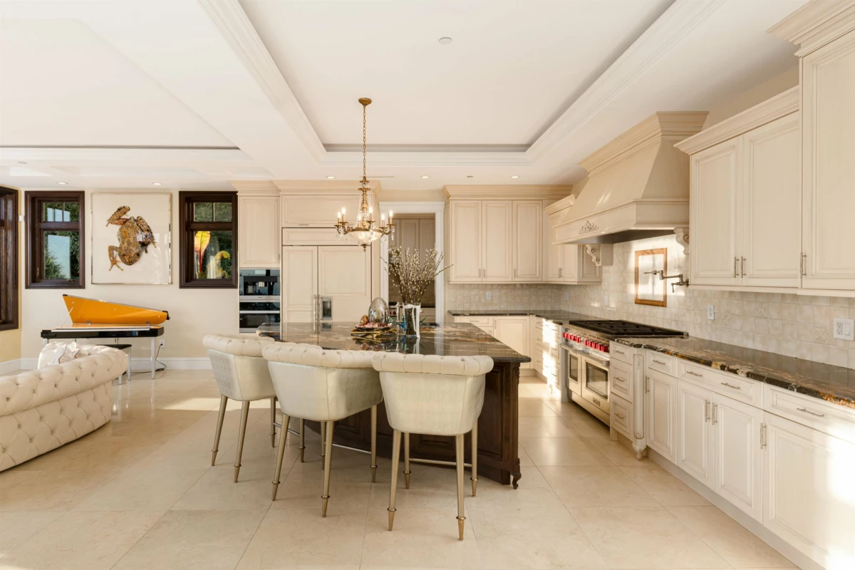Breakfast Nook Photo of 1356 Cammeray Road, West Vancouver, BC