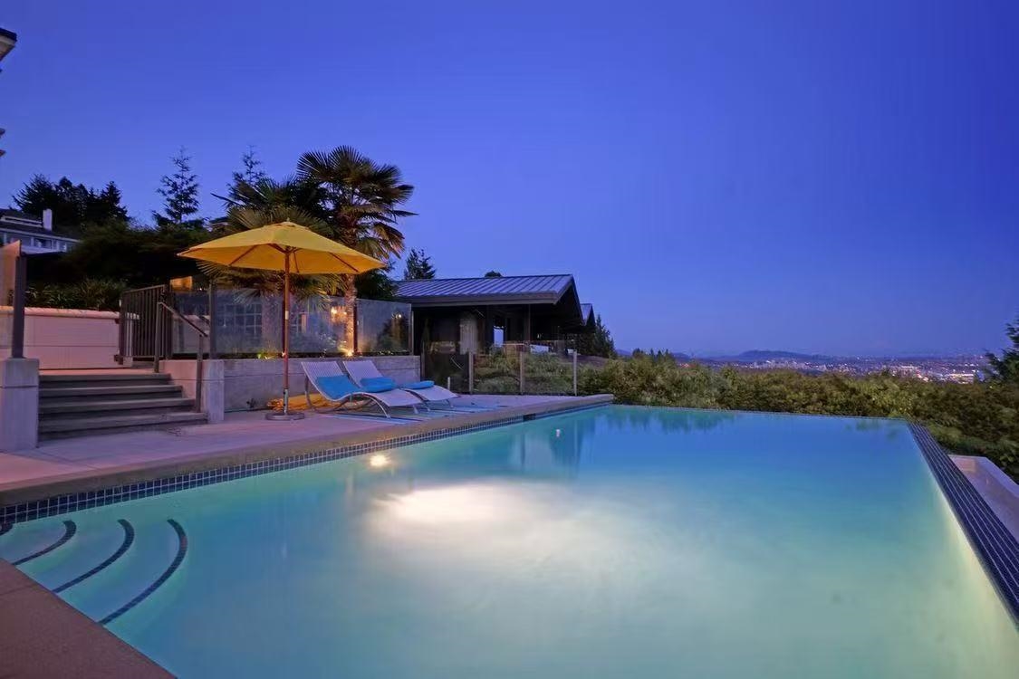 Fitness Center Photo Near 1356 Cammeray Road, West Vancouver, BC