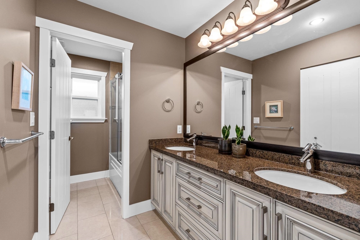 Staircase Photo of 7077 197b Street, Langley, BC