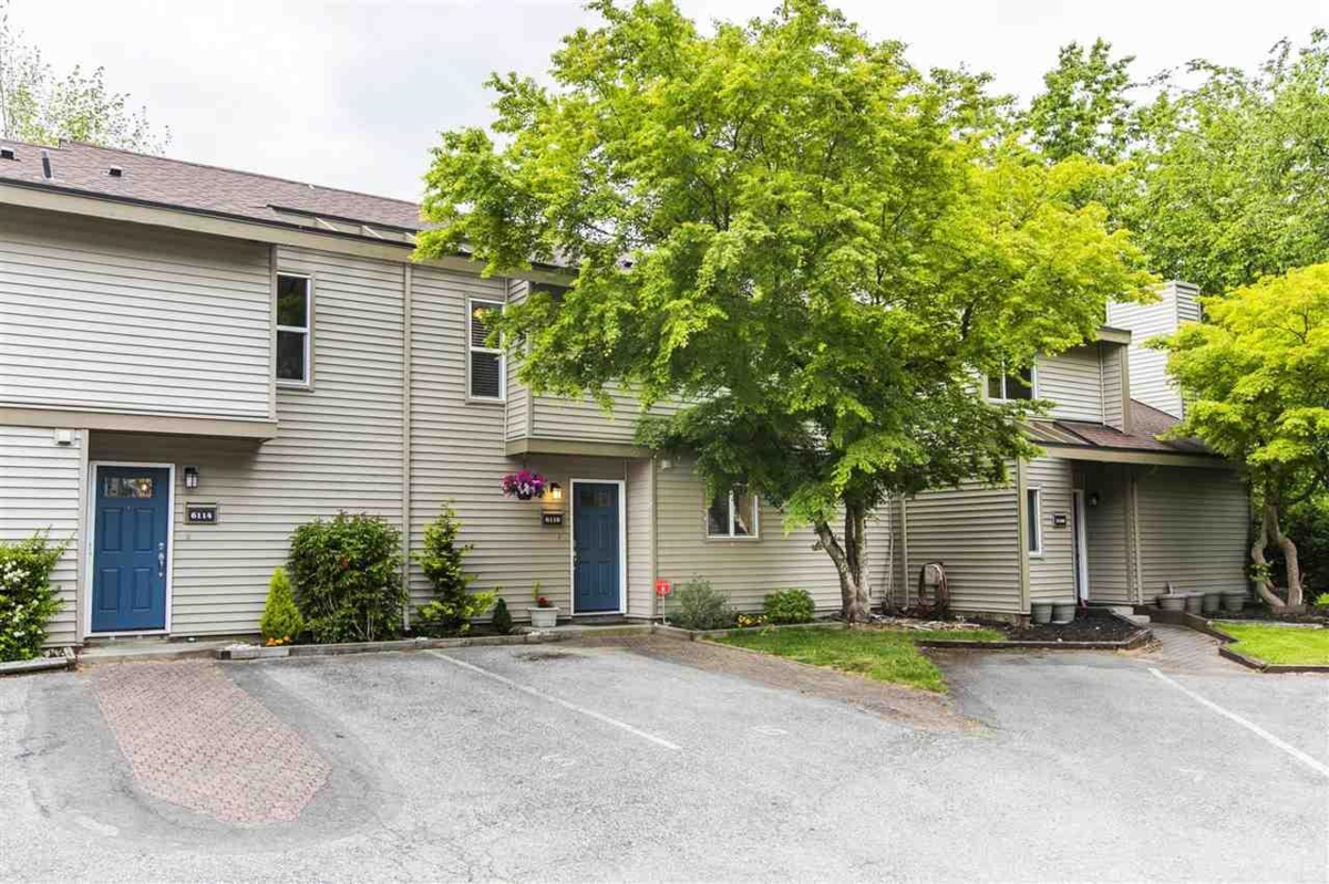 Kitchen Island Photo of 6110 Greenside Drive, Surrey, BC
