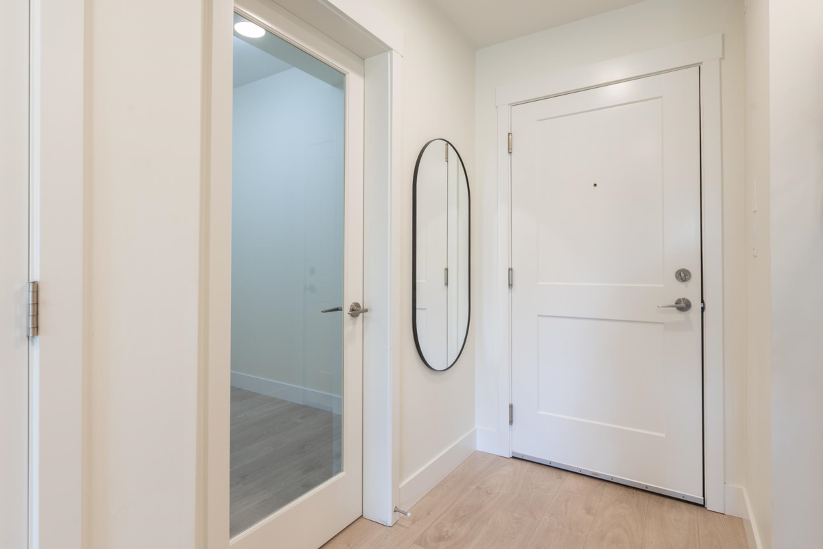 Entry Foyer Photo of 309 14022 North Bluff Road, White Rock, BC
