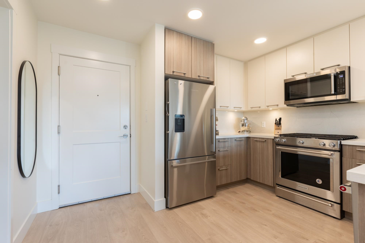 Family Room Photo of 309 14022 North Bluff Road, White Rock, BC