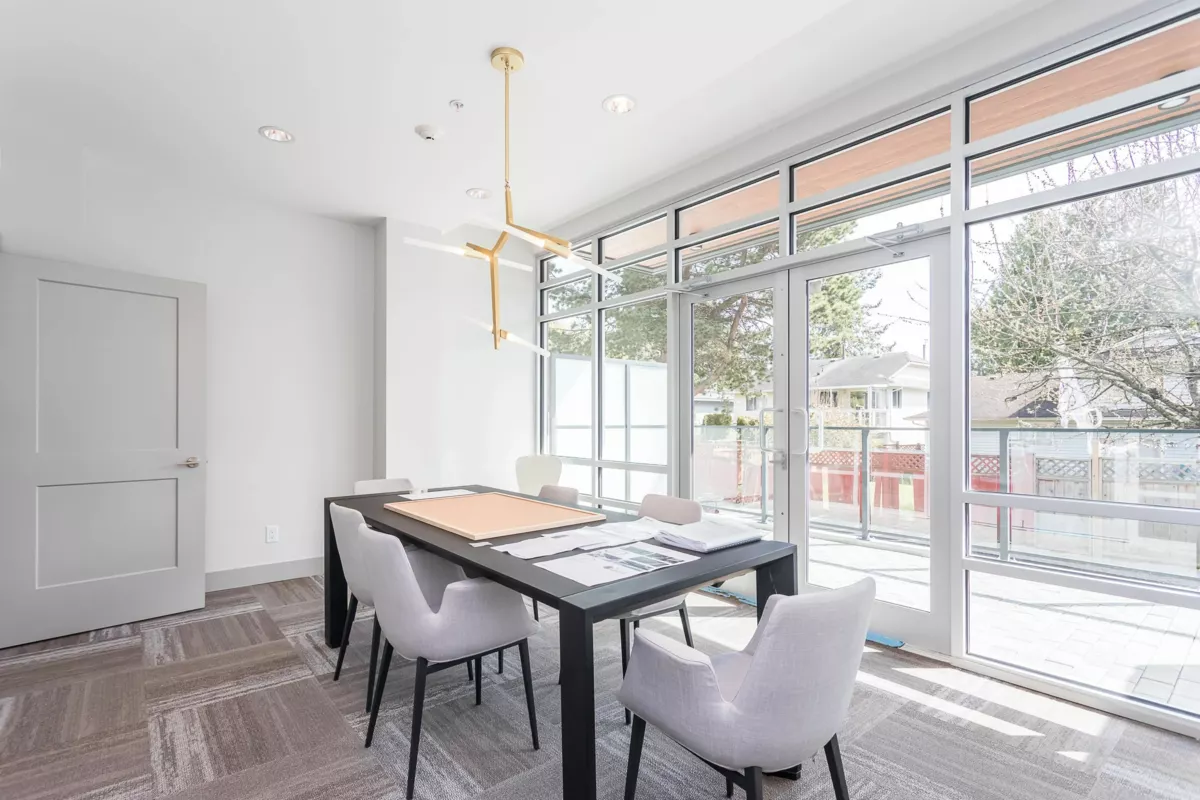 Front Yard Photo of 309 14022 North Bluff Road, White Rock, BC