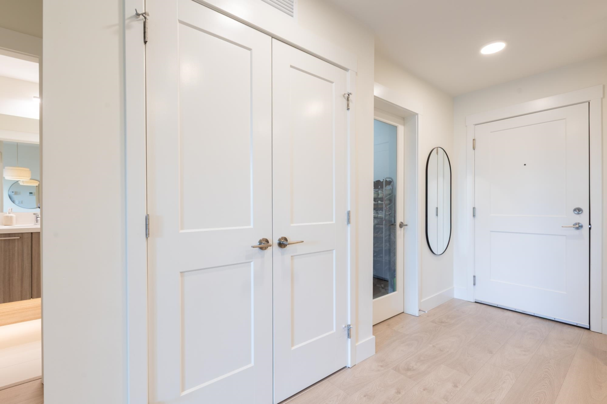 Hallway Photo of 309 14022 North Bluff Road, White Rock, BC