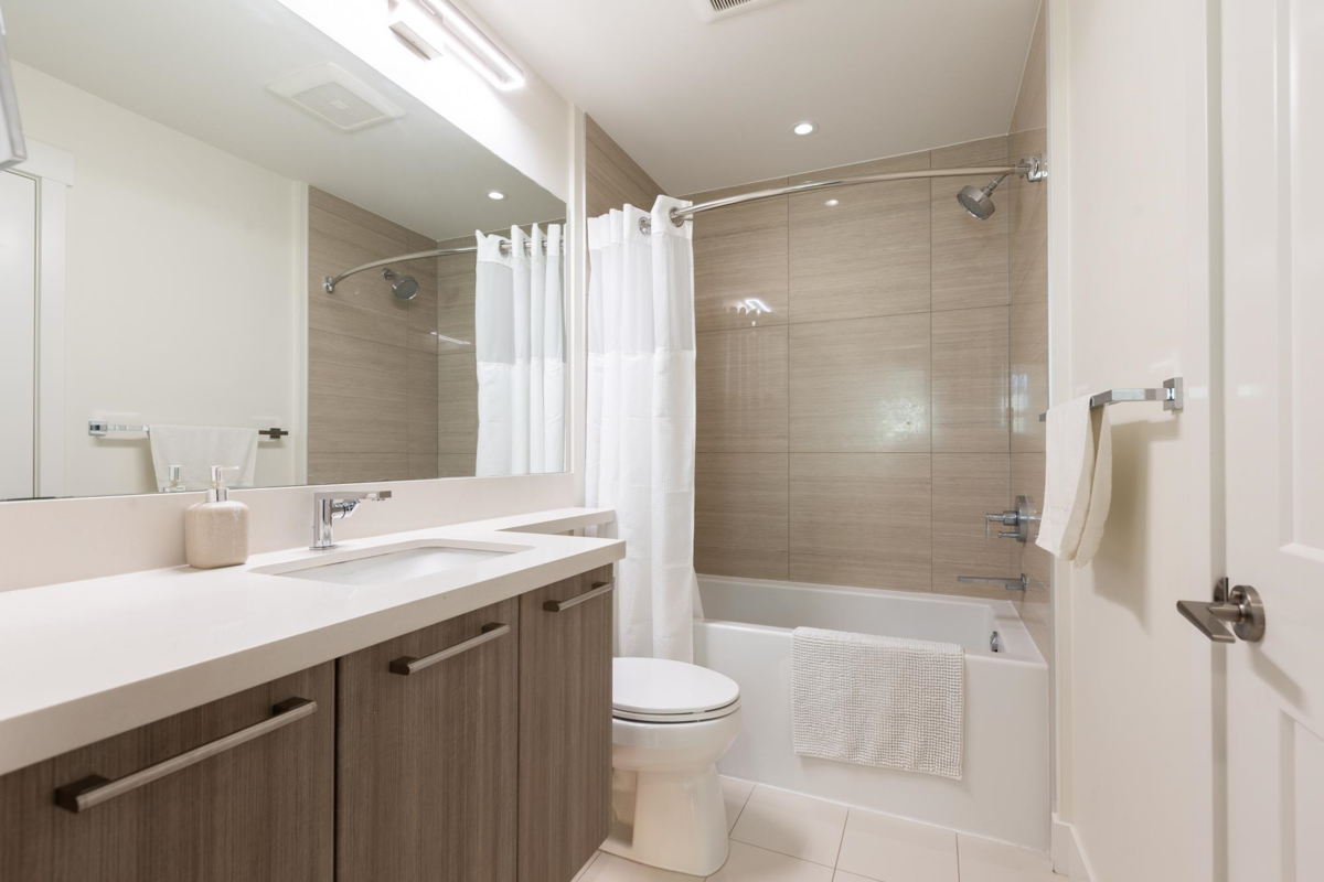 Mudroom Photo of 309 14022 North Bluff Road, White Rock, BC