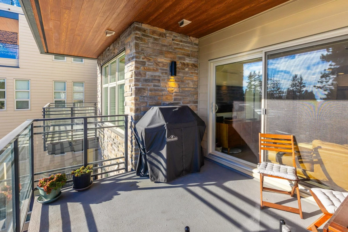 Outdoor Deck Photo of 309 14022 North Bluff Road, White Rock, BC