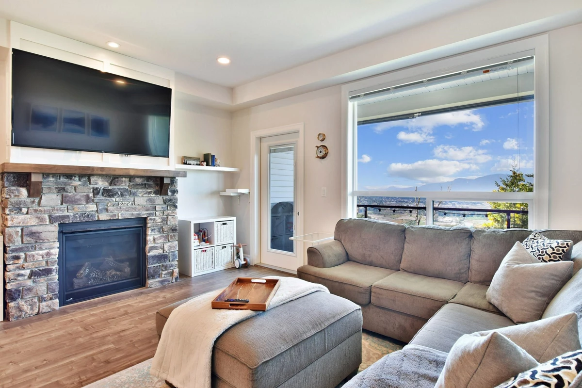 Breakfast Nook Photo of 139 6026 Lindeman Street, Chilliwack, BC