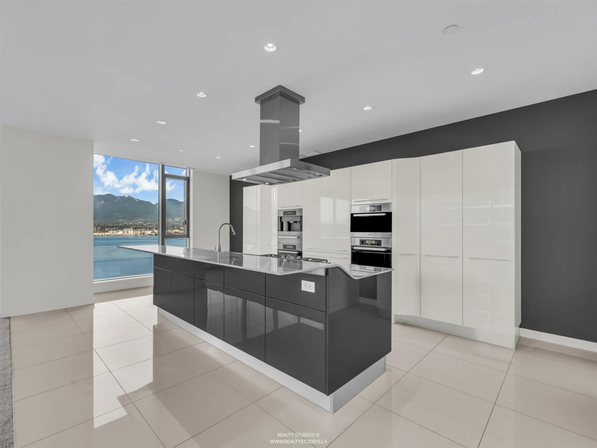 Kitchen Island Photo of 1301 277 Thurlow Street, Vancouver, BC