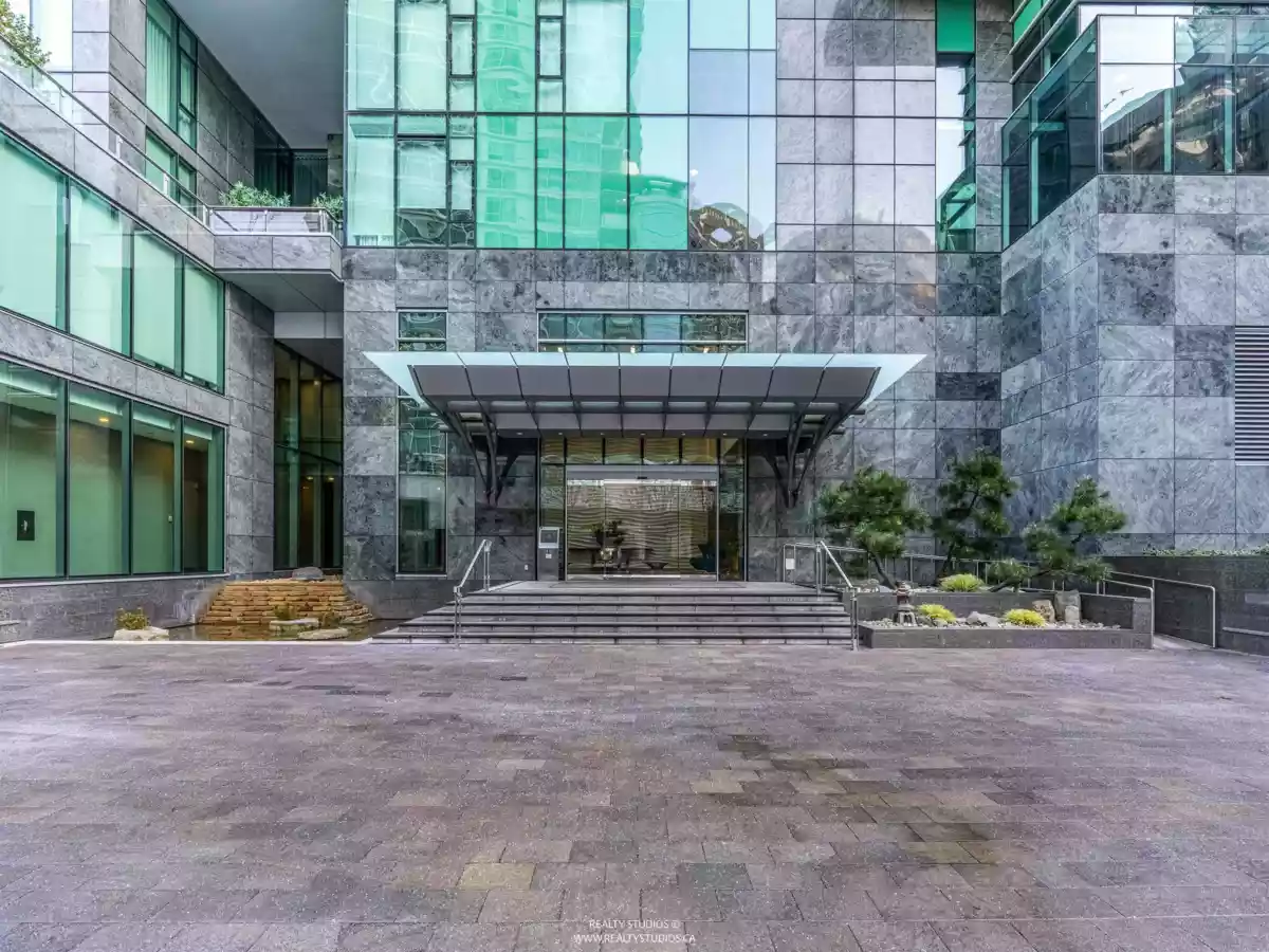 Outdoor Patio Photo of 1301 277 Thurlow Street, Vancouver, BC