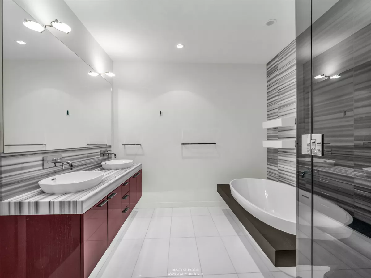 Primary Bathroom Photo of 1301 277 Thurlow Street, Vancouver, BC