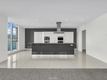 Kitchen Photo of 1301 277 Thurlow Street, Vancouver, BC