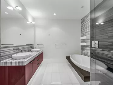 Primary Bathroom Photo of 1301 277 Thurlow Street, Vancouver, BC