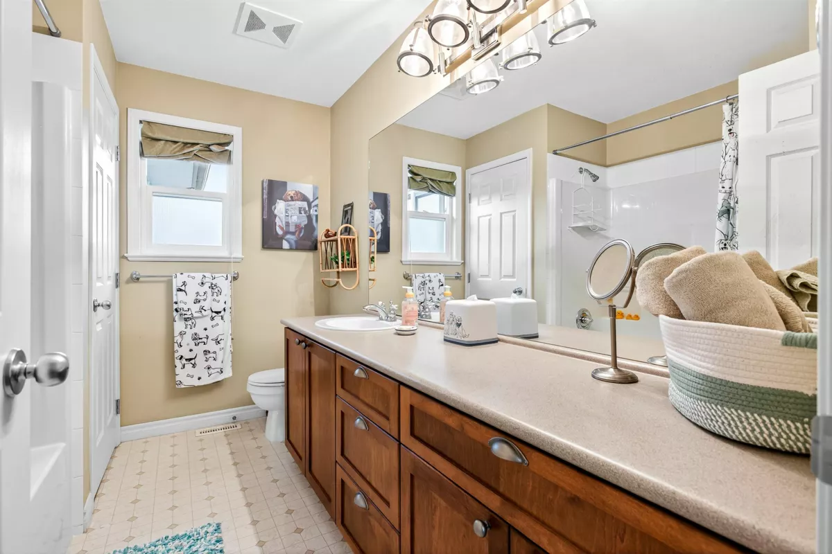 Entry Foyer Photo of 16728 62a Avenue, Surrey, BC