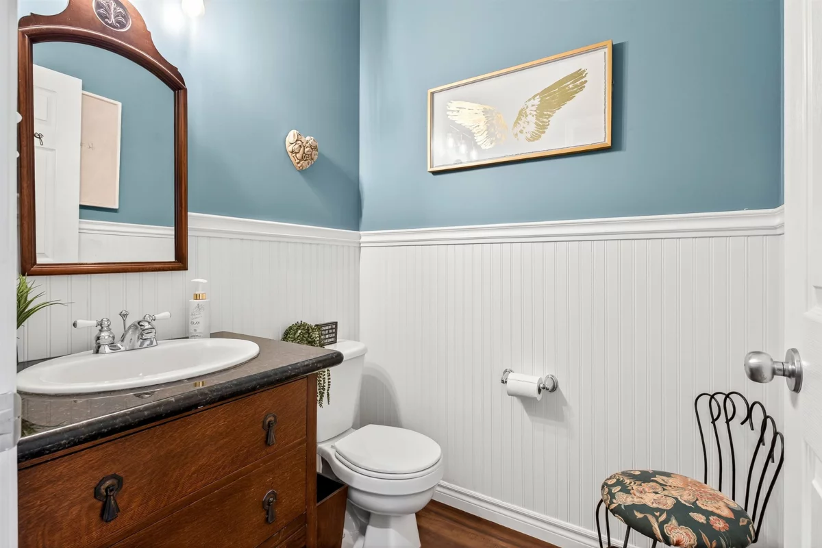 Guest Bathroom Photo of 16728 62a Avenue, Surrey, BC