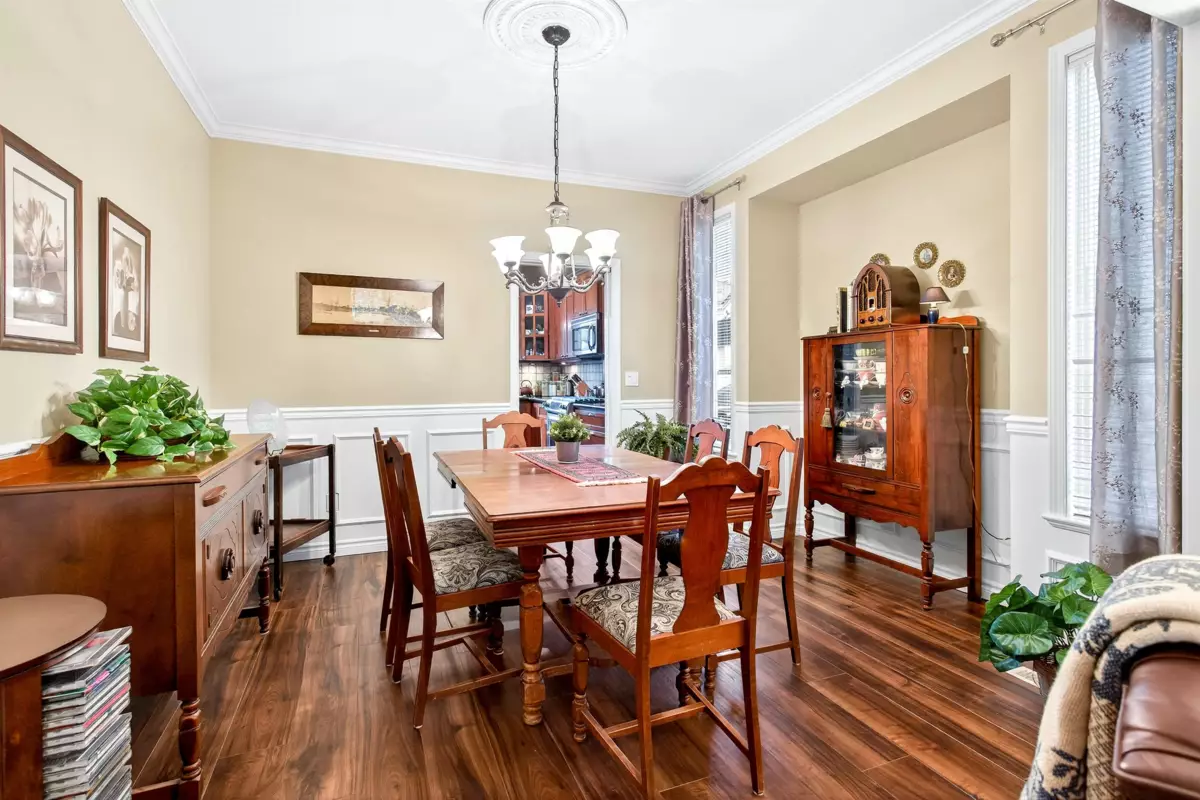Kitchen Island Photo of 16728 62a Avenue, Surrey, BC