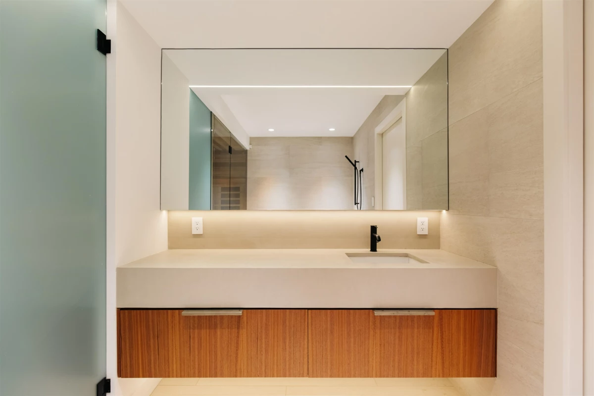 Entry Foyer Photo of 1295 W Keith Road, North Vancouver, BC