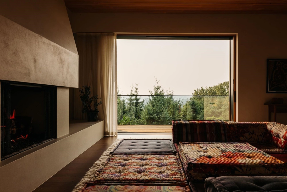 Kitchen Island Photo of 1295 W Keith Road, North Vancouver, BC