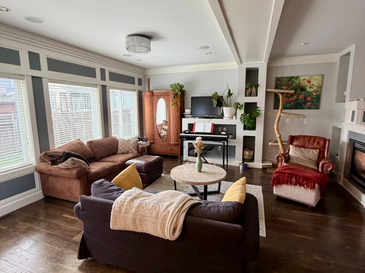 Breakfast Nook Photo of 342 173a Street, Surrey, BC