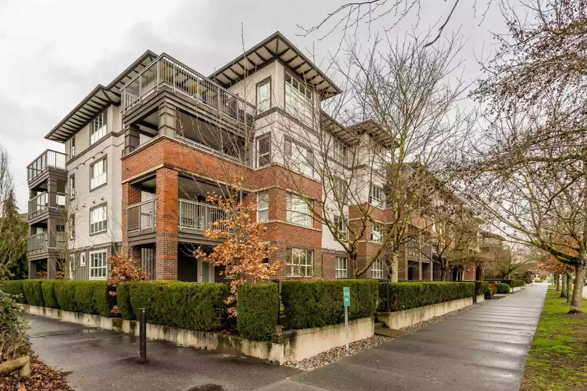 Front Yard Photo of 312 18755 68 Avenue, Surrey, BC