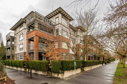Front Yard Photo of 312 18755 68 Avenue, Surrey, BC