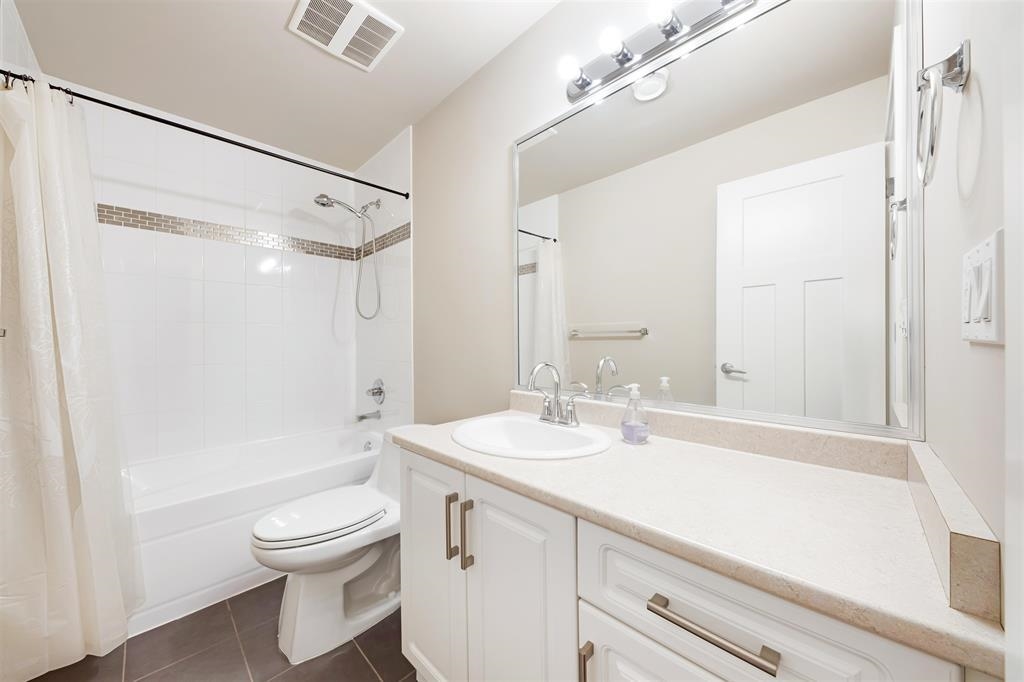 Bedroom 4 Photo of 337 171a Street, Surrey, BC