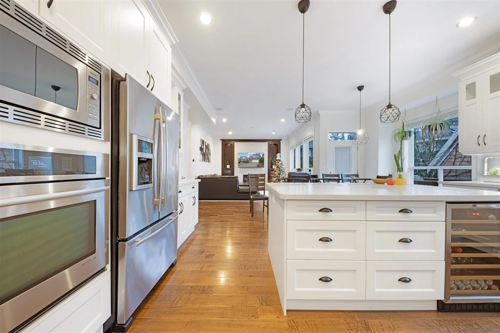 Family Room Photo of 337 171a Street, Surrey, BC