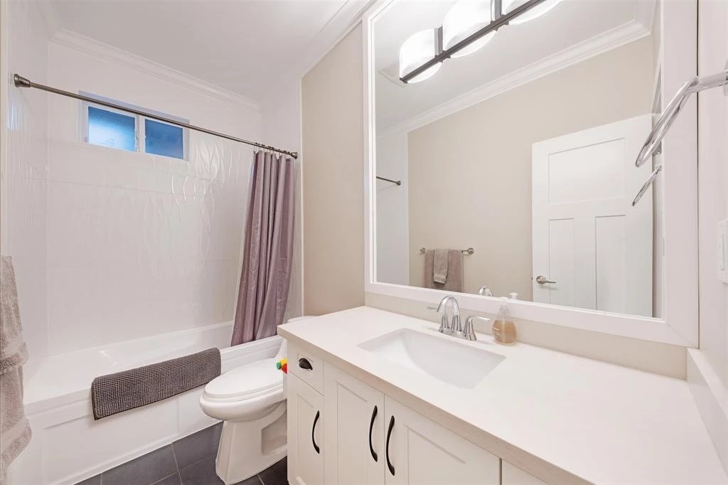 Powder Room Photo of 337 171a Street, Surrey, BC