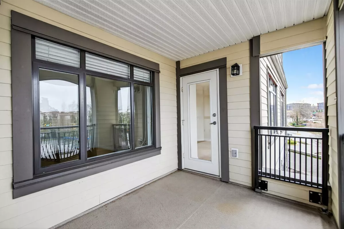 Entry Foyer Photo of 320 8880 202 Street, Langley, BC