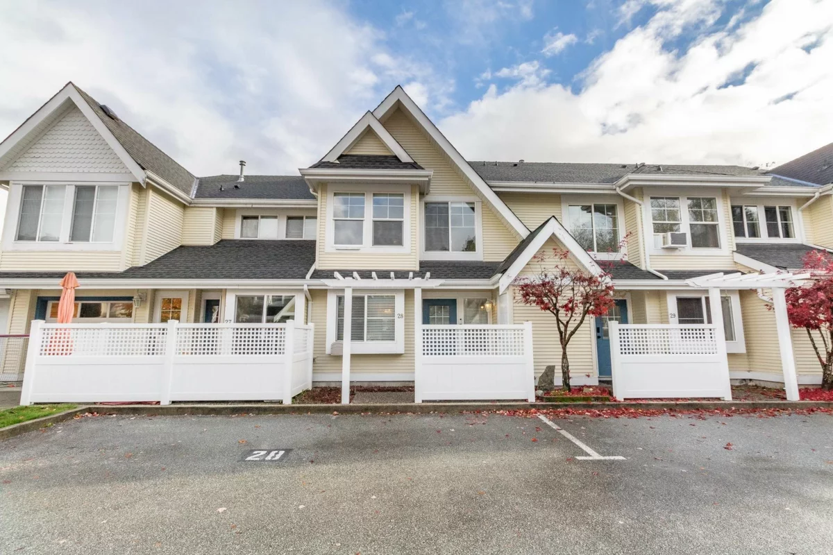 Family Room Photo of 28 23560 119 Avenue, Maple Ridge, BC