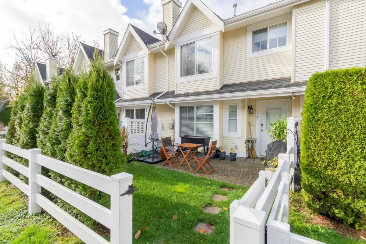 Front Yard Photo of 28 23560 119 Avenue, Maple Ridge, BC