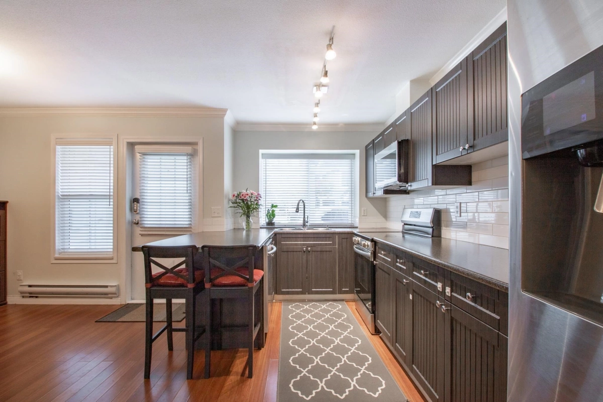 Kitchen Island Photo of 28 23560 119 Avenue, Maple Ridge, BC