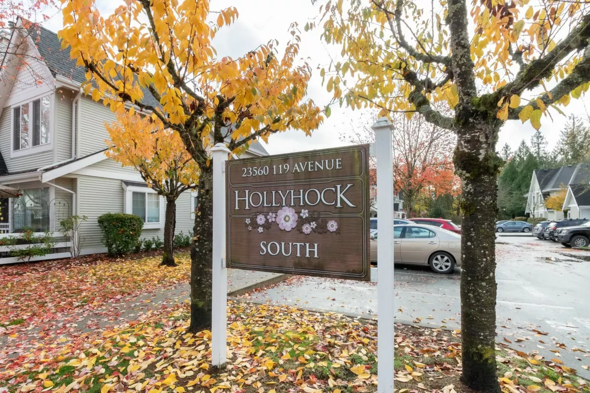 Living Room Photo of 28 23560 119 Avenue, Maple Ridge, BC