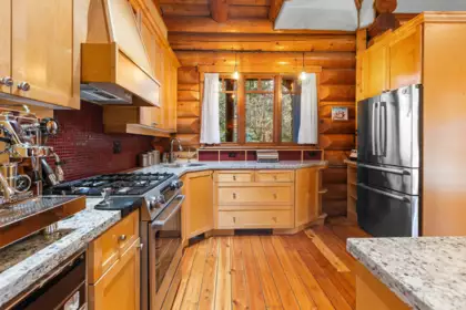 Kitchen Island Photo of 3025 Anmore Creek Way, Anmore, BC