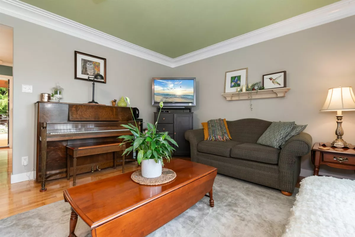 Kitchen Island Photo of 2339 Alder Street, Abbotsford, BC