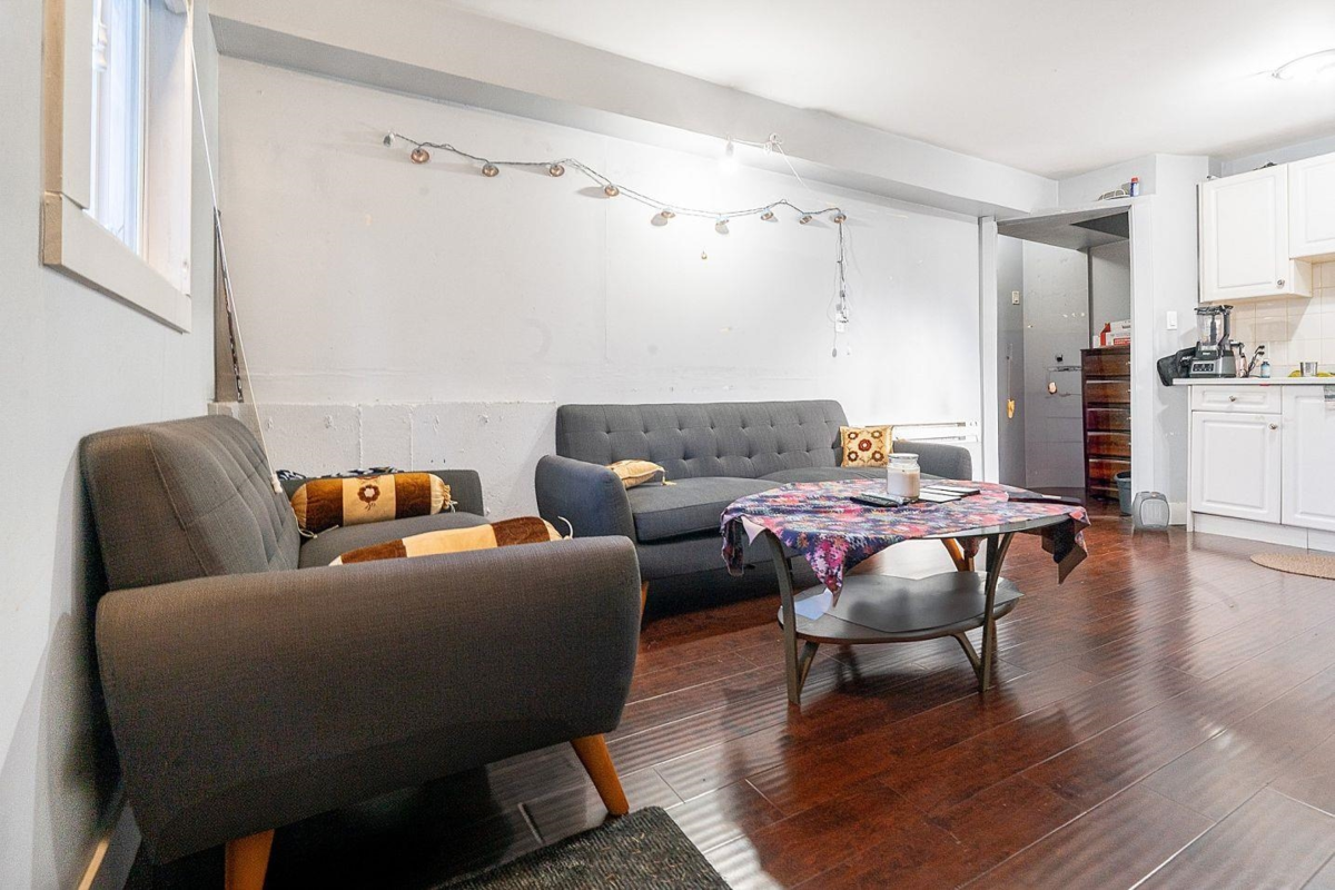 Entry Foyer Photo of 8076 139a Street, Surrey, BC