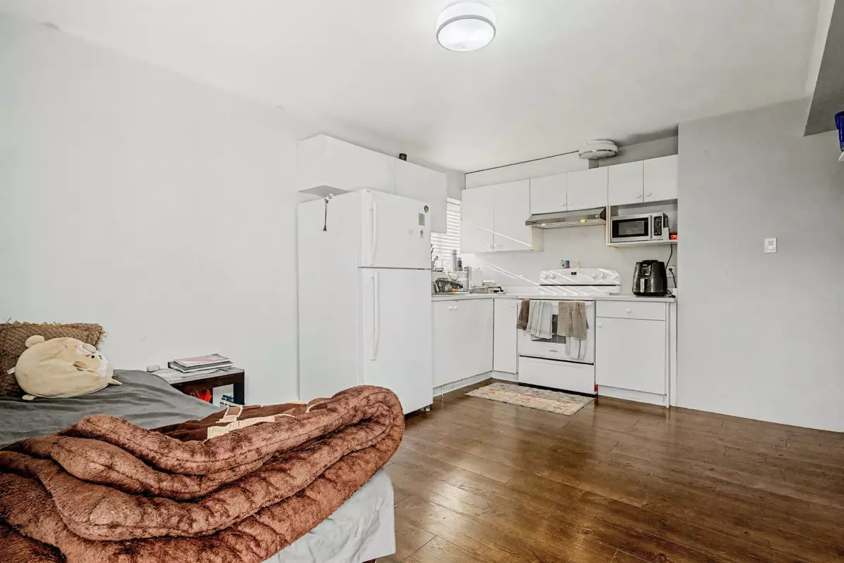 Front Yard Photo of 8076 139a Street, Surrey, BC