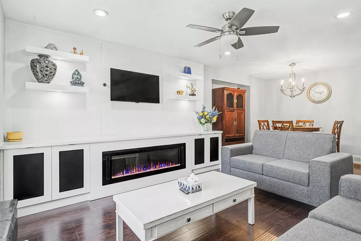Kitchen Island Photo of 8076 139a Street, Surrey, BC