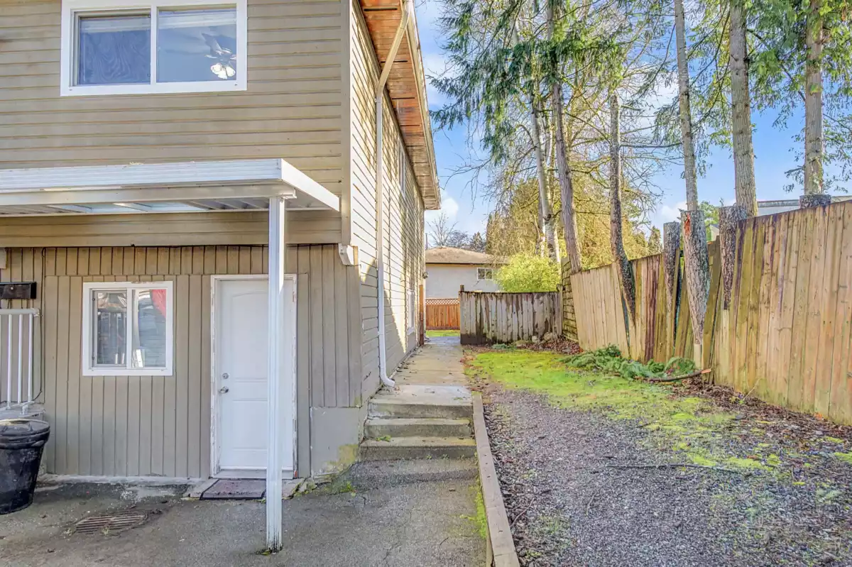 Mudroom Photo of 8076 139a Street, Surrey, BC