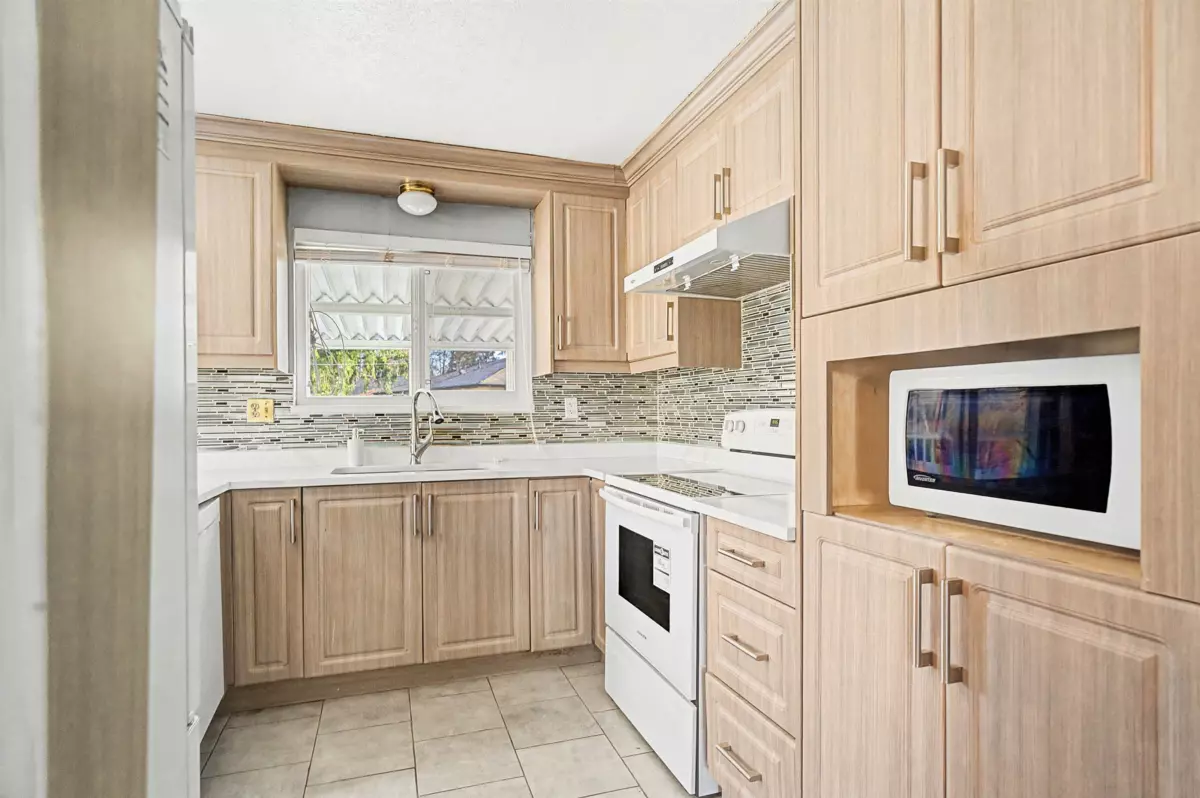 Walk-In Closet Photo of 8076 139a Street, Surrey, BC