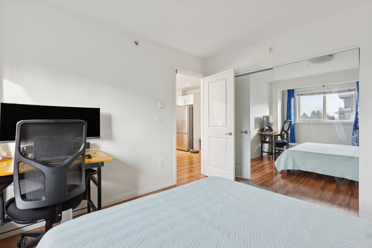 Primary Bathroom Photo of 301 5000 Imperial Street, Burnaby, BC