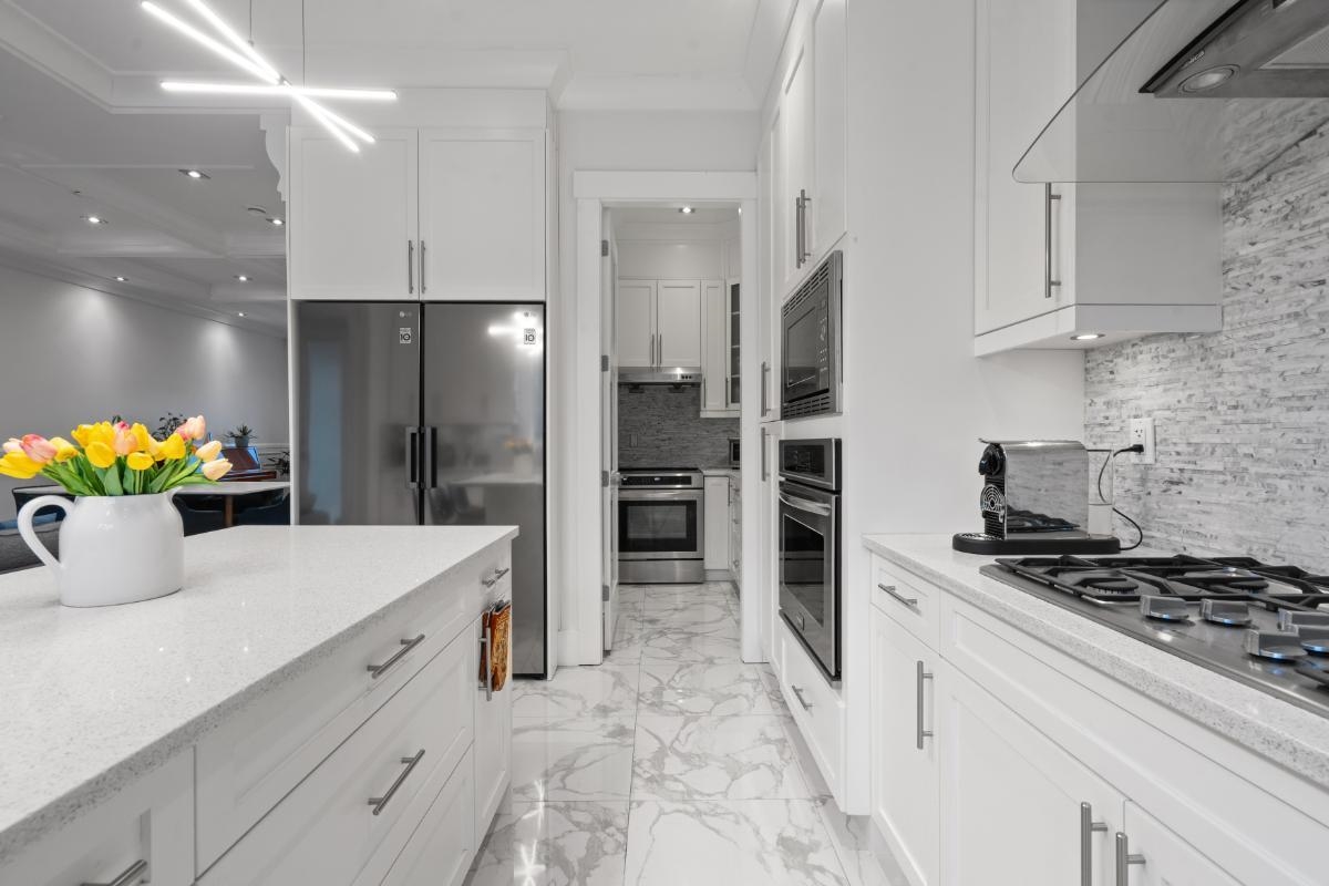 Entry Foyer Photo of 5058 Dunbar Street, Vancouver, BC