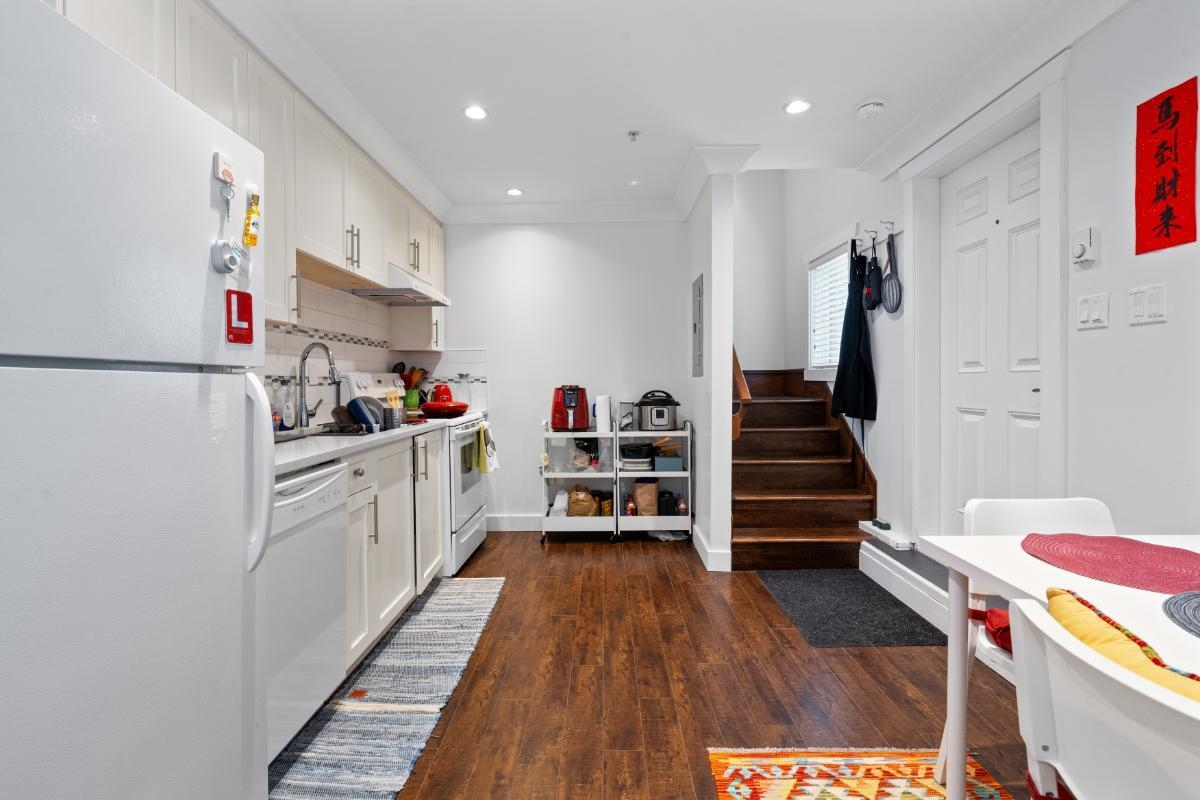 Front Yard Photo of 5058 Dunbar Street, Vancouver, BC