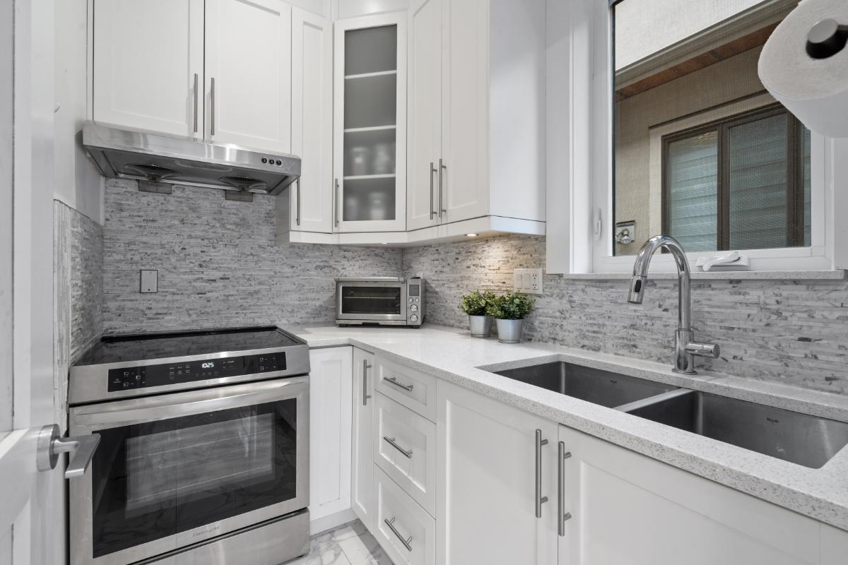 Laundry Room Photo of 5058 Dunbar Street, Vancouver, BC