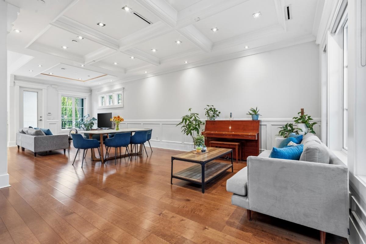 Living Room Photo of 5058 Dunbar Street, Vancouver, BC