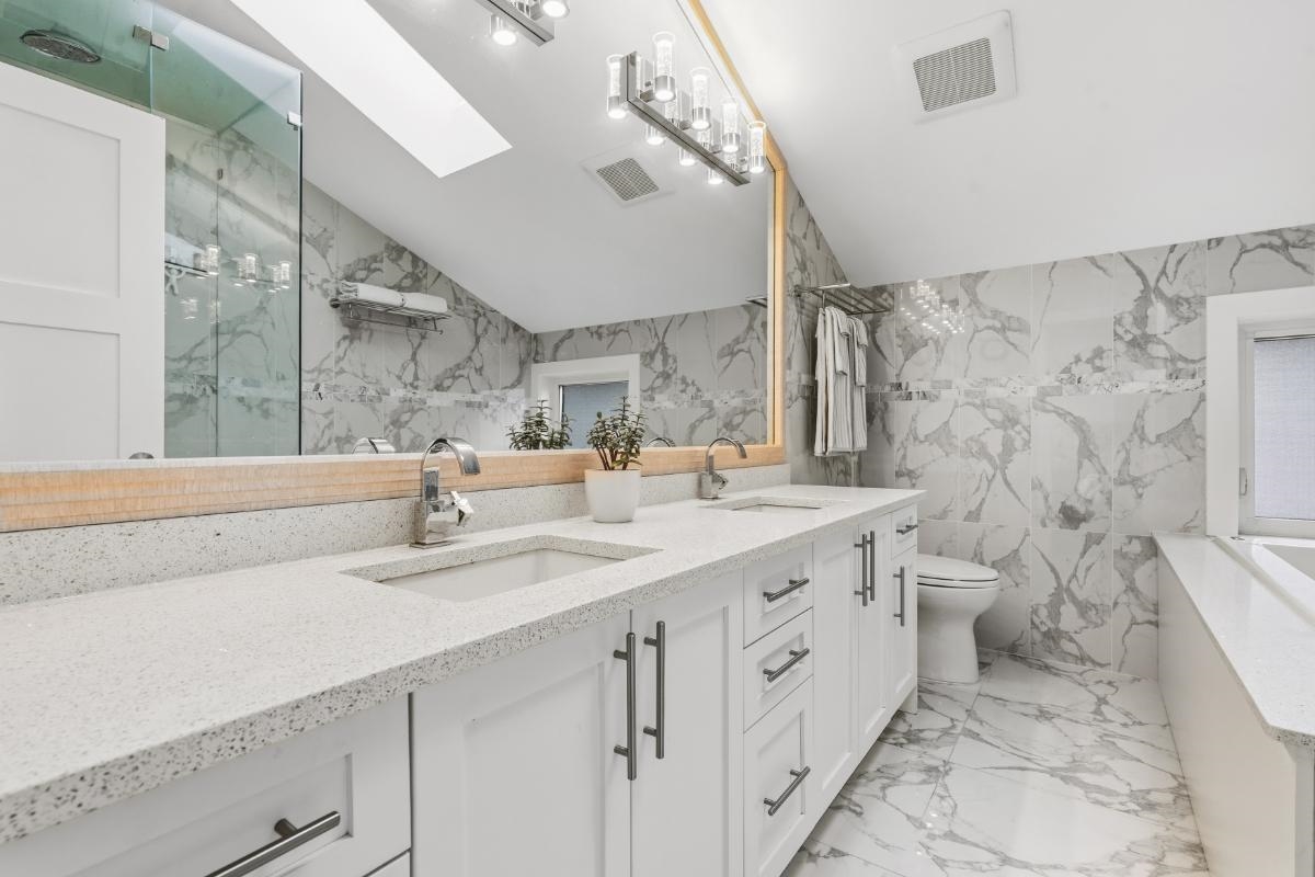 Powder Room Photo of 5058 Dunbar Street, Vancouver, BC