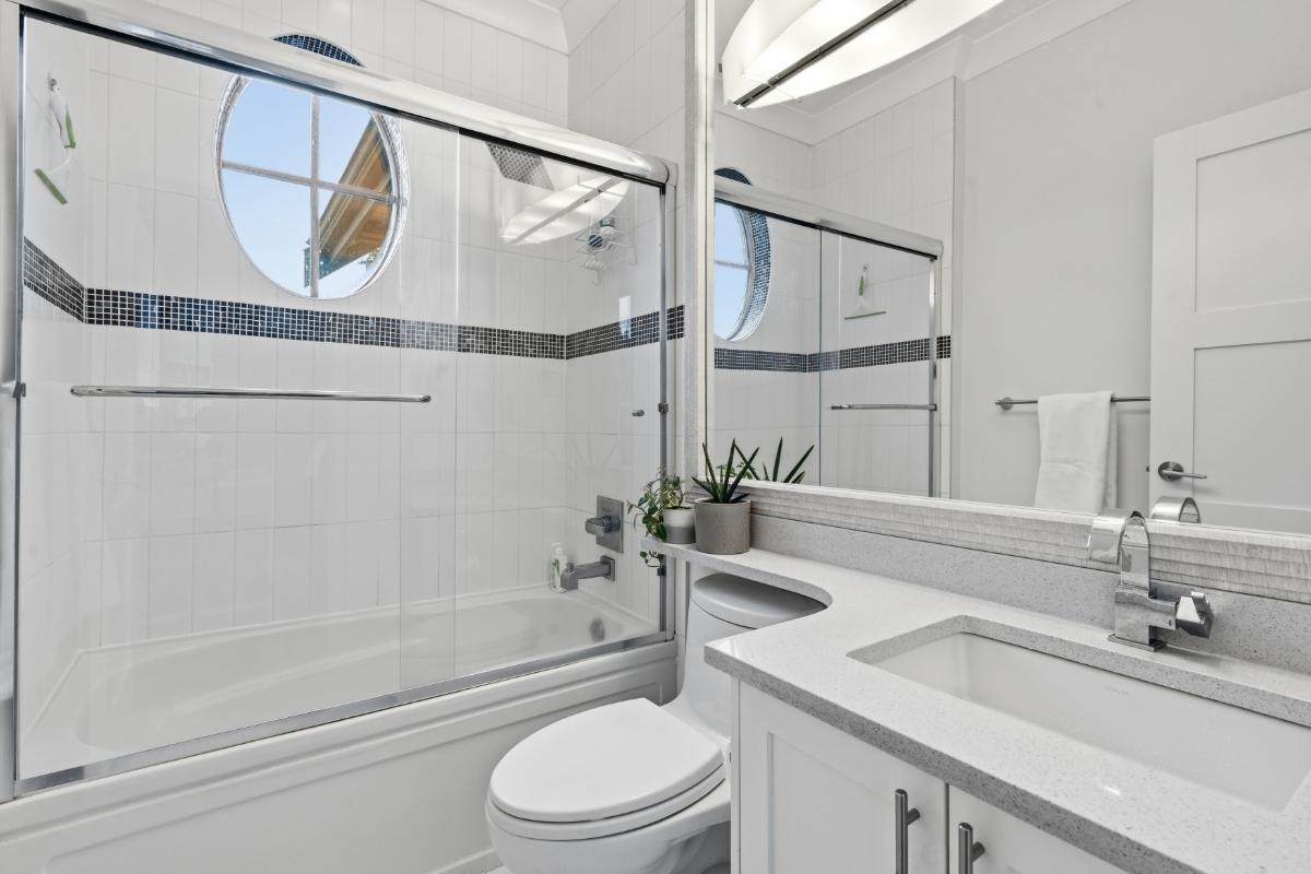 Primary Bathroom Photo of 5058 Dunbar Street, Vancouver, BC