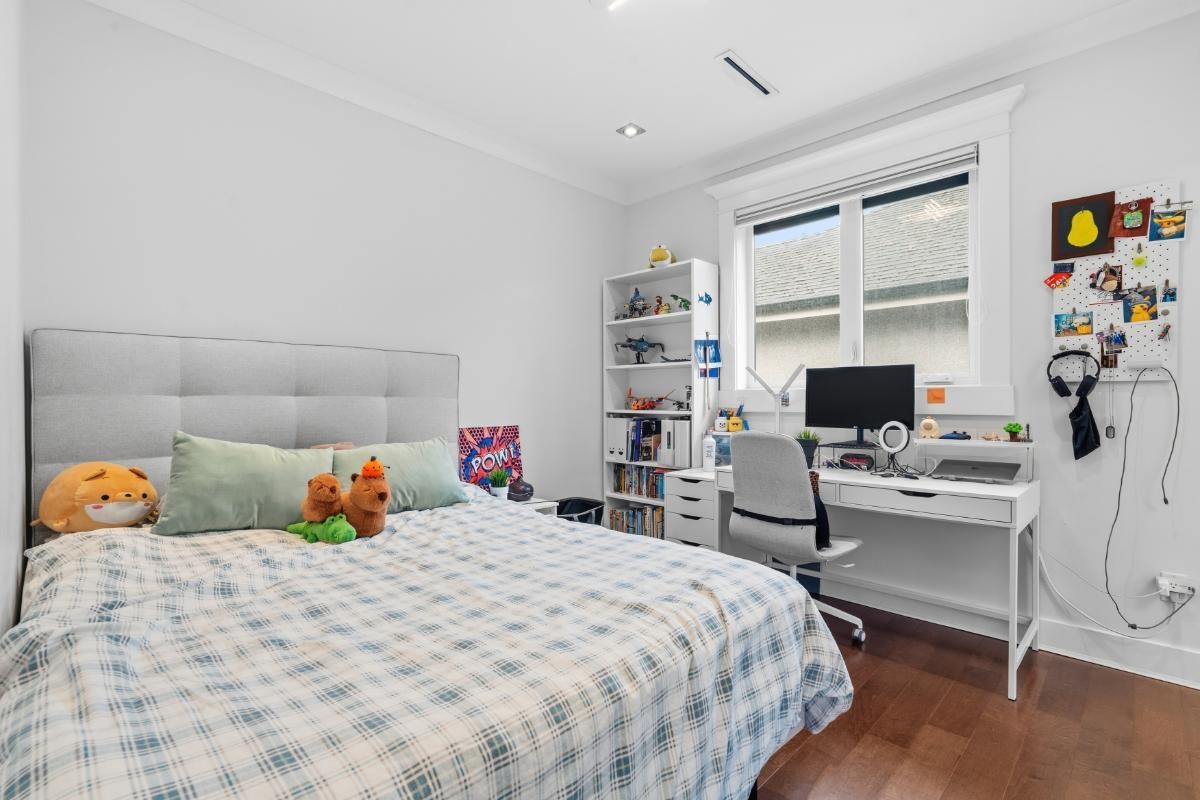 Walk-In Closet Photo of 5058 Dunbar Street, Vancouver, BC