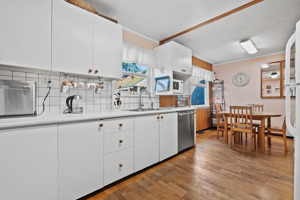 Breakfast Nook Photo of 10131 128a Street, Surrey, BC