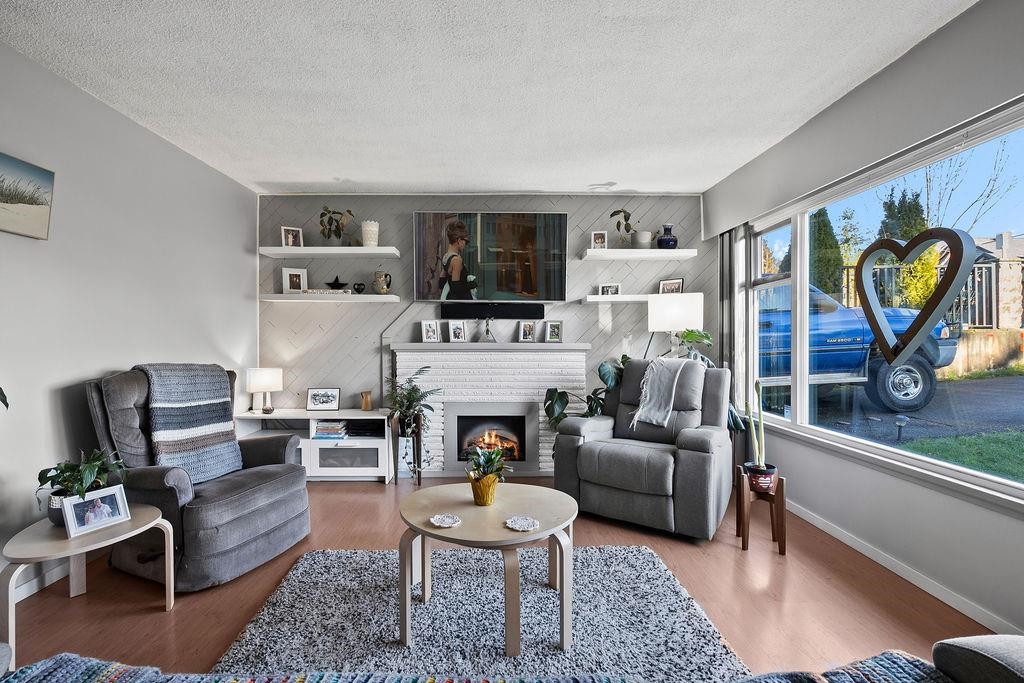 Family Room Photo of 10131 128a Street, Surrey, BC