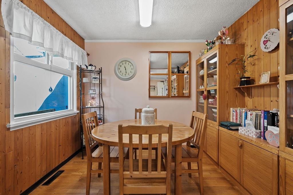 Walk-In Closet Photo of 10131 128a Street, Surrey, BC